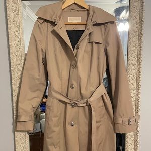 Never worn Tan Michael Kors hooded rain trench Removable liner. Great for fall.